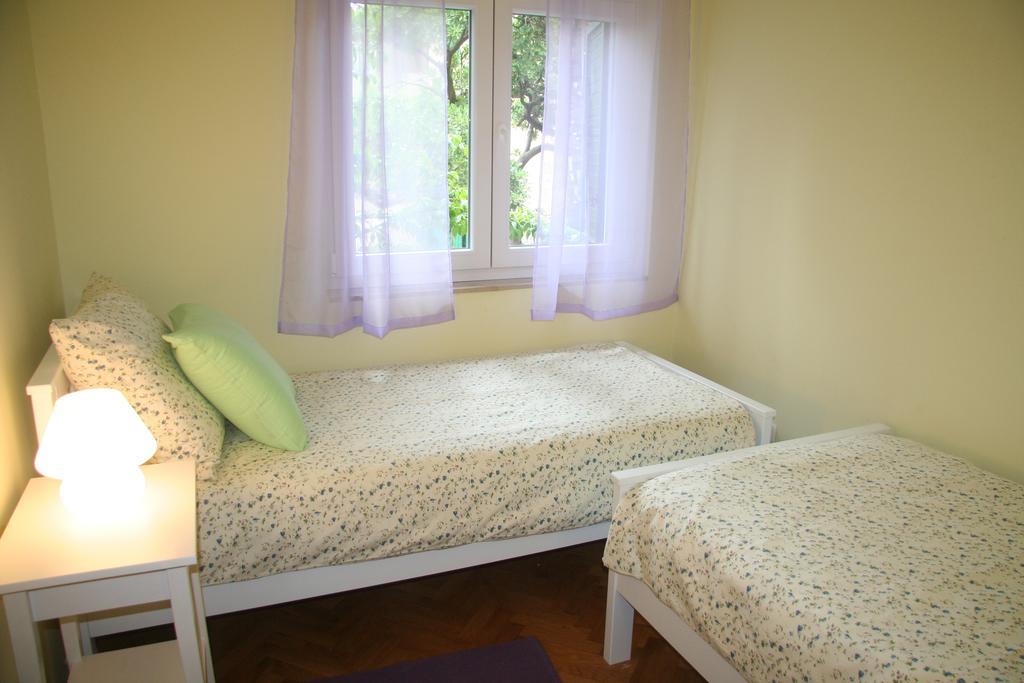 Sabina Apartments Omiš Rum bild